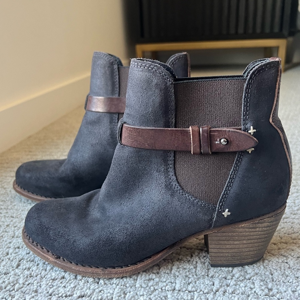 Rage & Bone Ankle Boots in Black and Brown. Size women’s US 7